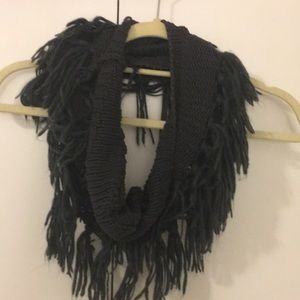 Circle scarf w fringe